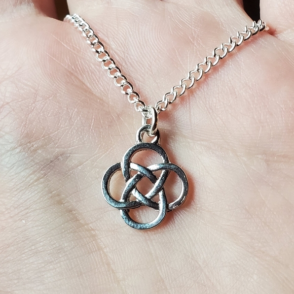 New Dainty Silver Celtic Knot Necklace - Picture 6 of 8